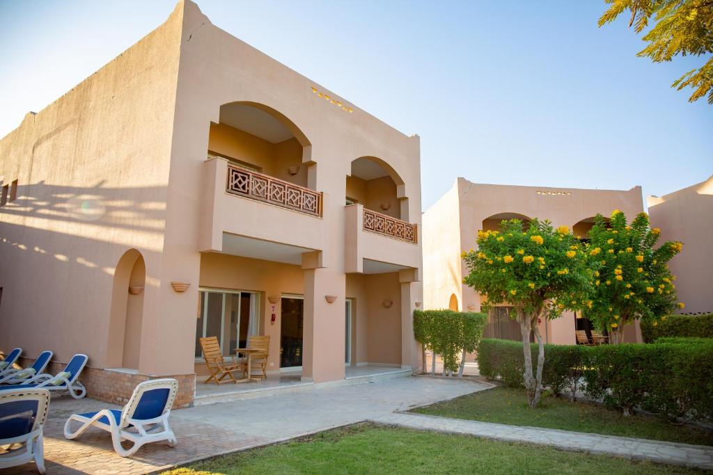 Continental hurghada resort. Continental Hotel Hurghada 5 Хургада. Континенталь отель Хургада 5. Отель Мовенпик Хургада 5 звезд. Отель Интерконтиненталь Хургада Египет.