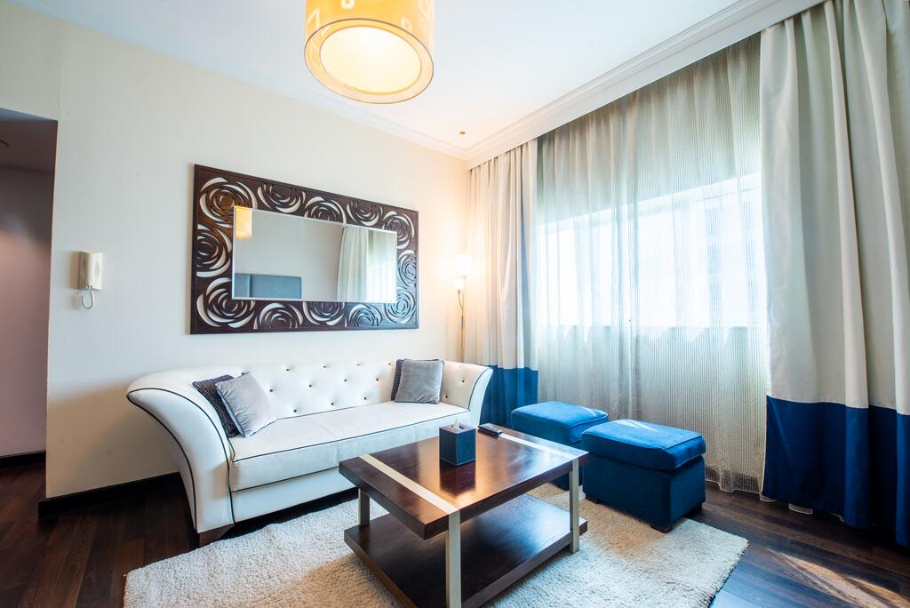 First central hotel suites apartment. Фирст Централь отель апартамент Дубай. Ферст централ отель Суитес Дубай. First Central Hotel Suites 5* (Дубай, Теком). First Central Hotel Suites 4 Дубай балкон.