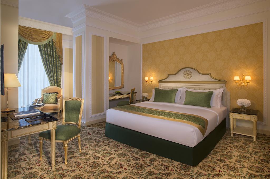 Королевский отель. Royal Rose Hotel 5. Royal Rose Hotel Abu Dhabi. Абу-Даби отель розовый. Гранд Делюкс.